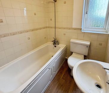 2 bedroom end of terrace house to rent - Photo 5