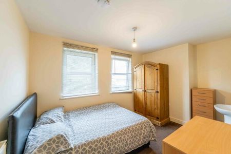 Room 8, First Floor Flat, Park farm House, 103 Haxby Road - Photo 3