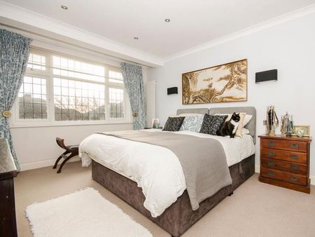 6 Bed Semi-Detached House, Abbots Gardens, N2 - Photo 4