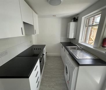 2 bedroom terraced house to rent - Photo 2