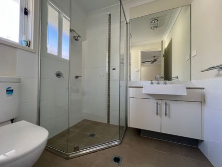 Luxurious & Large Home! - Photo 4