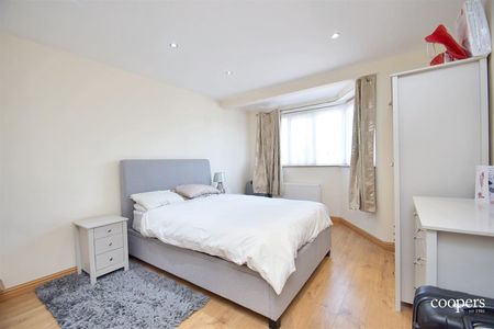 3 bedroom house - semi-detached - Photo 4