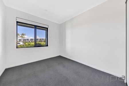 Near New 3 Bedroom Townhouse - Photo 3