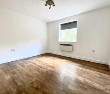 2 bed Flat for rent - Photo 4