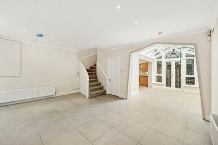 3 bedroom end of terrace house to rent - Photo 2