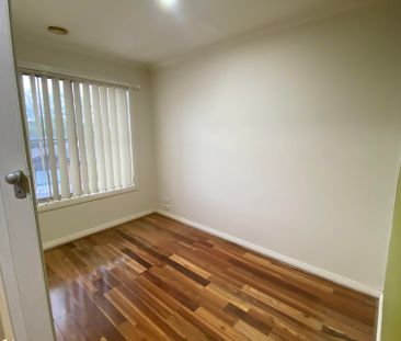 MODERN 2 BEDROOM PLUS STUDY/THIRD BEDROOM - Photo 3