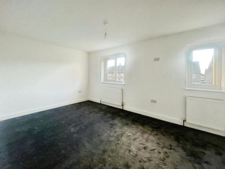 2 bedroom semi-detached house to rent - Photo 4