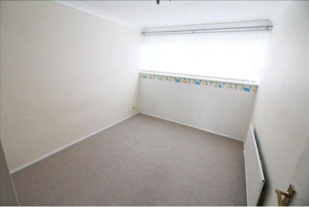 3 bed terraced house to rent in NE38 - Photo 4