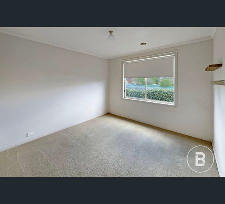 4/211 Kline Street, Ballarat East, Vic 3350 - Photo 2