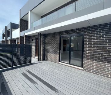 Modern three bedroom townhouse - Photo 6