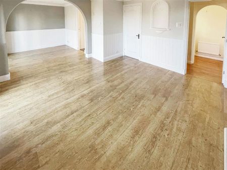 4 bedroom link detached house to rent - Photo 2