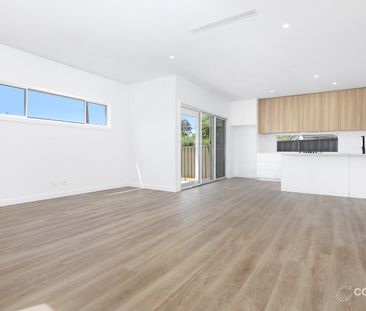 Beautiful Three Bedroom Townhouse - Photo 1