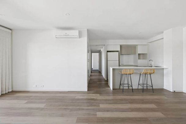 Spacious Riverside Apartment with Resort Style Living - Photo 1