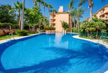 Spacious 4 bed penthouse, furnished and equipped in Marbella, near the Dunes of Artola and Cabopino