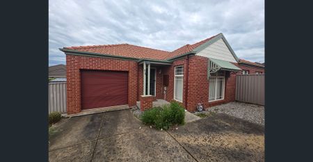 PERFECTLY POSITIONED QUIET 2 BEDROOM TOWNHOUSE WITH COURTYARD - Photo 4