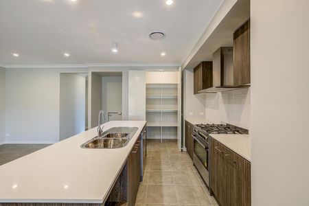 Large Modern Family Home in Everleigh Estate - Photo 4