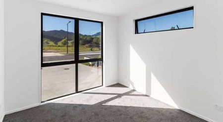 Modern standalone home - coastal living made easy! - Photo 3