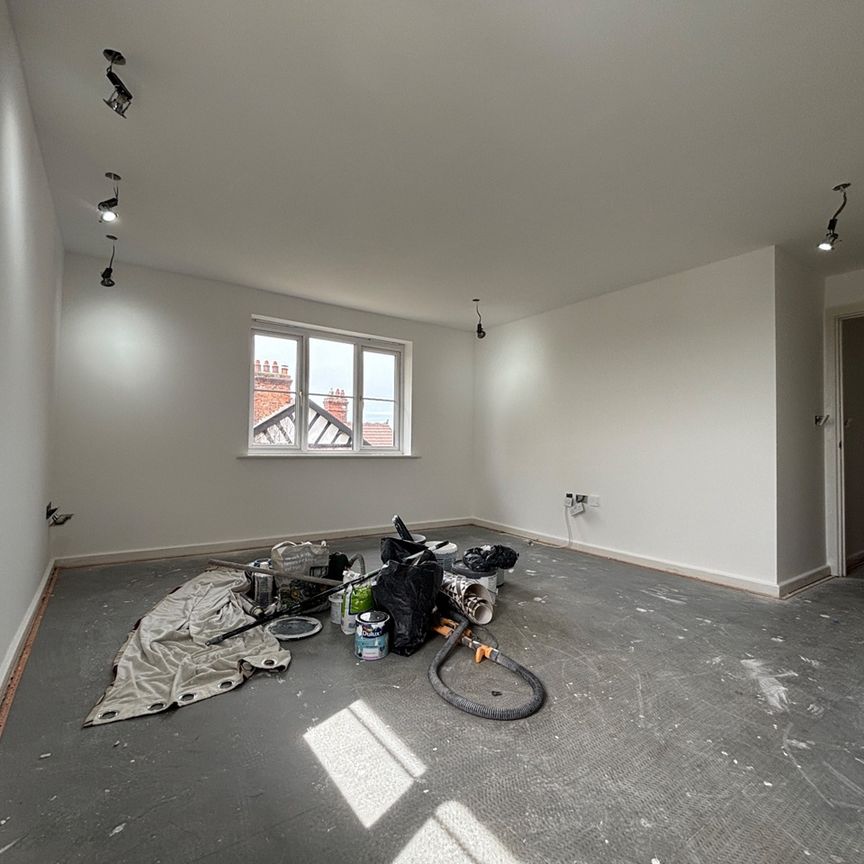 2 Bed Flat, Lever Court, M7 - Photo 1