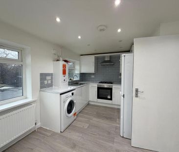 4 bedroom end of terrace house to rent - Photo 6