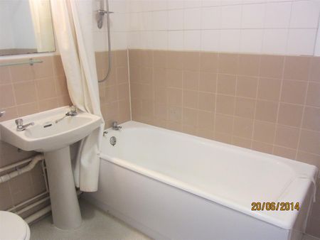 2 Bedroom Flat - Photo 2