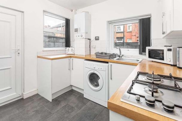 Channell Road, L6 - Photo 1