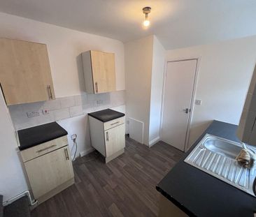 3 bedroom flat to rent - Photo 4