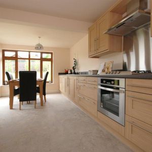MapleClose, Broadmeadows, Alfreton - Photo 2