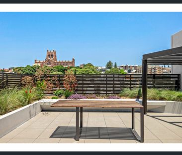 EXCLUSIVE UPPER FLOOR APARTMENT WITH WATER AND CATHEDRAL VIEWS - Photo 3