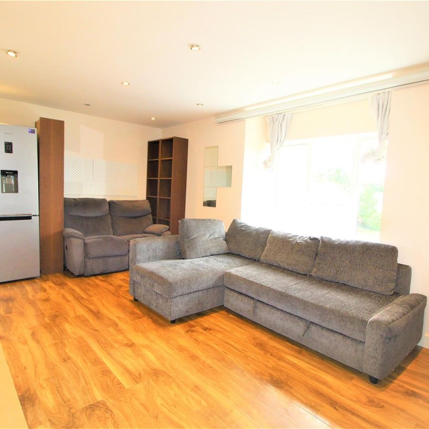 Franklin Way, Croydon - Photo 1