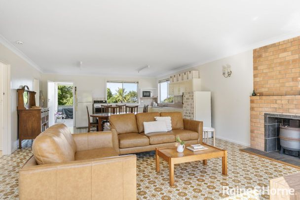 Charming Beach Cottage - A Short Stroll to Mollymook Beach! - Photo 1