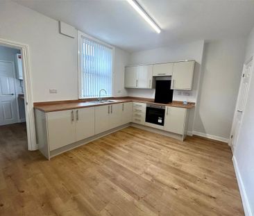 2 bedroom end of terrace house to rent - Photo 4