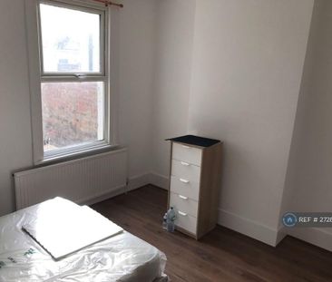 3 bedroom flat to rent - Photo 2