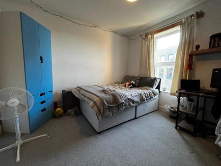 4 bedroom private hall to rent - Photo 3