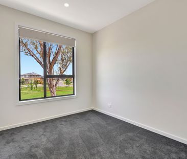 19 Rakia Lane, Fraser Rise VIC 3336 - Townhouse For Rent | Domain - Photo 5