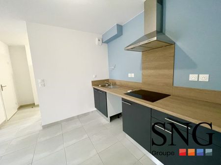 T2 AVEC LOGGIA ET DEUX PARKINGS - Photo 2