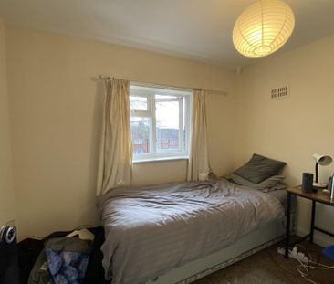 4 bedroom semi-detached house to rent - Photo 4