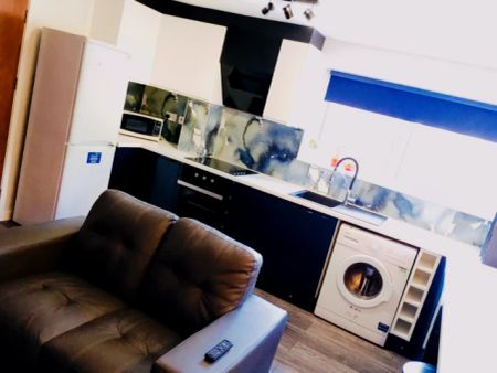 3 bedroom flats - Photo 4