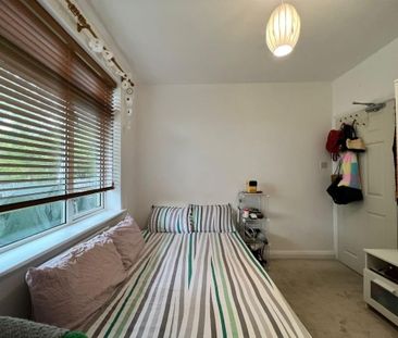 Room in a Shared Flat, London, E11 - Photo 3