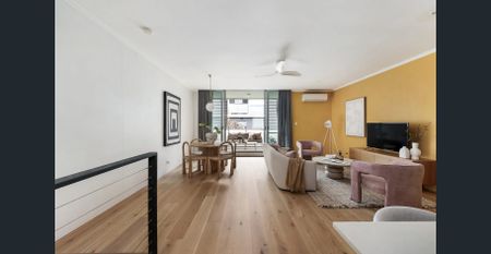 Split-level apartment in warehouse conversion - Photo 5