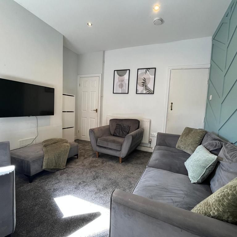 4 bedroom terraced house to rent - Photo 1