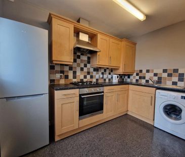 2 bedroom flat to rent - Photo 2