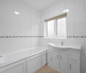 Holland Avenue, SW20, London - Photo 2