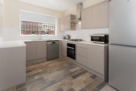 4 bedroom terraced house to rent - Photo 3