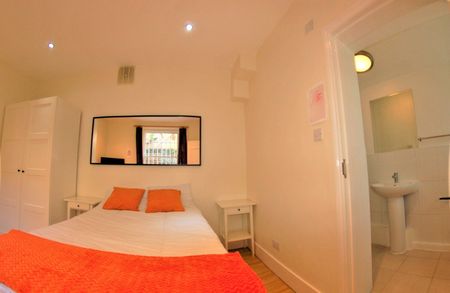 Room in a Shared House, Hildyard Road, SW6 - Photo 2