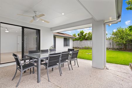 Spacious Family Home - Flexible Living Options - Photo 5