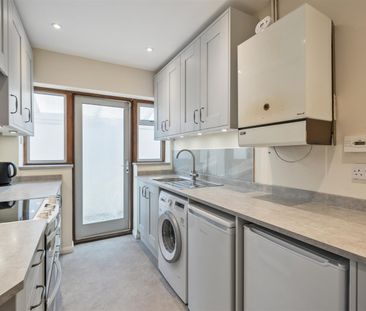 WEST FARM CLOSE, ASHTEAD - Photo 6
