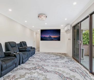 Beautifully Presented Two Bedroom Apartment - Photo 4