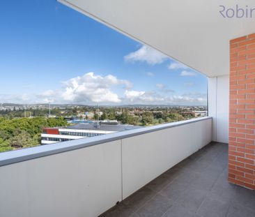 Ideal work from home apartment; larger than average, air-conditione... - Photo 6