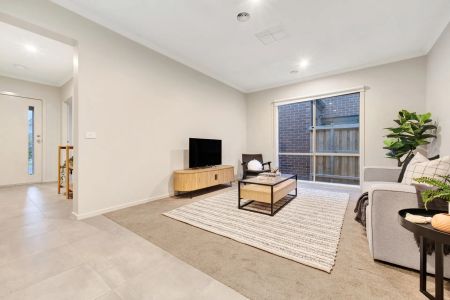 Comfort, Space & Convenience in the Heart of Werribee - Photo 3