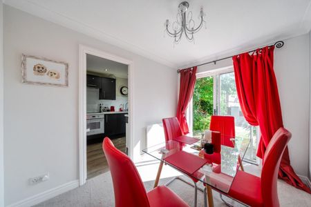 3 bedroom House To Let Total Size: 948 SQ FT - Photo 2